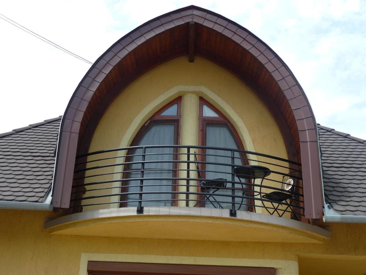 Nadas Tarsashaz Balatonlelle Exterior photo