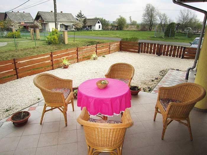 Nadas Tarsashaz Balatonlelle Exterior photo